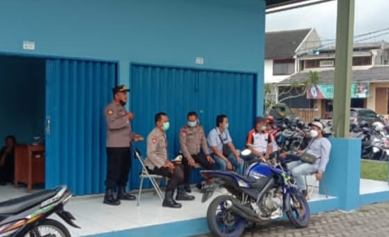 Pimpin Patroli Di Pasar Rejosari, Kanit Samapta Polsek Sidomukti Sosialisasikan PPKM Level 3 Dan  Himbauan Prokes