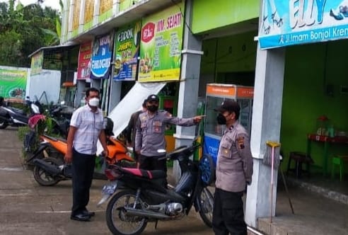 Kehadiran Patroli Polsek Sidomukti Wujudkan Kamtibmas Kondusif Di Pasar Krenceng