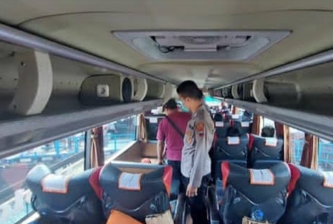 Terjadi Peningkatan Arus Balik Anggota Pos Pantau Terminal Salatiga Himbau Penumpang Bus AKAP Menjaga Kewaspadaan