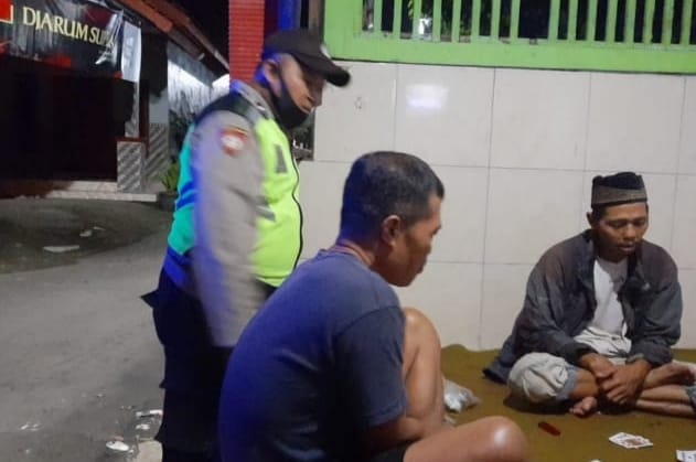 Unit Samapta Polsek Sidomukti Himbau Warga Rutin Merlaksanakan Ronda Malam