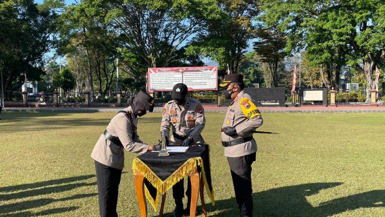 Serah Terima Pejabat Utama Polres Salatiga Di  Lapangan Bhayangkara Polres Salatiga