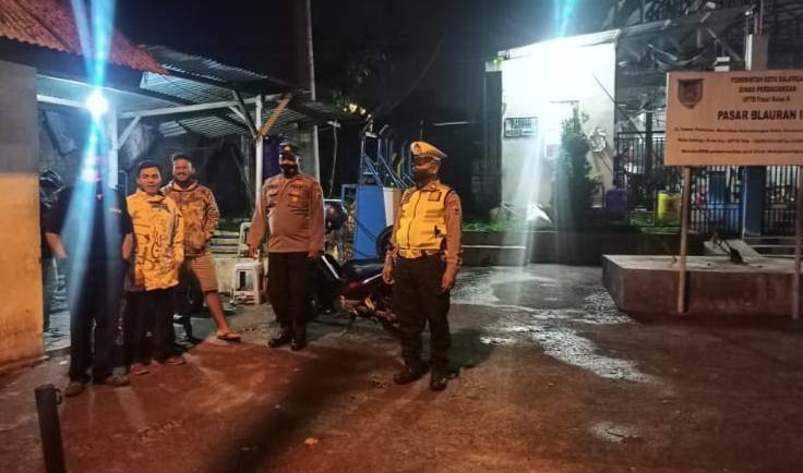 Patroli Malam Polsek Tingkir Himbau Security Pasar Blauran Jaga Kewaspadaan