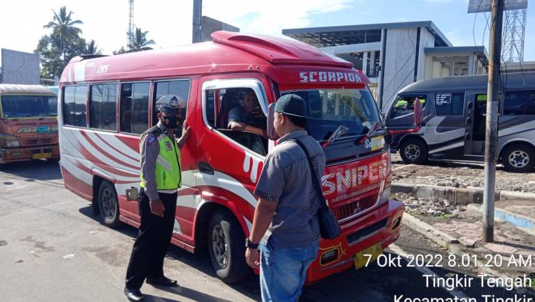Antisipasi Kecelakaan Banit Lantas Polsek Tingkir Himbau Crew Angkutan Umum Patuhi Aturan Berlalu Lintas