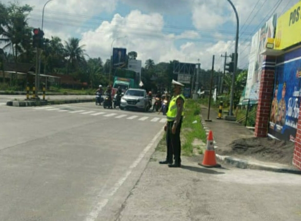 Antisipasi Penumpukan Arus Unit Lantas Polsek Tingkir Turlalin Di Pertigaan Exit Tol