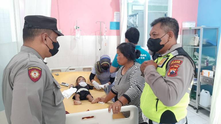 Anak Kejang Saat Di Perjalanan, Anggota Patroli Polsek Tingkir Sigap Antar Ke Rst Dr.Asmir Salatiga