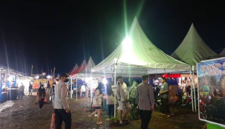 Polsek Tingkir Berikan Pengamanan Kegiatan Pasar Malam Di Karang Balong Kelurahan Tingkir Tengah