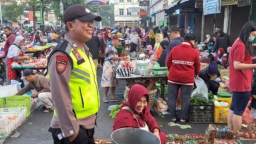 Cegah Pelaku Kejahatan, Patroli Polsek Tingkir Sambang Ke Pasar Pagi Salatiga