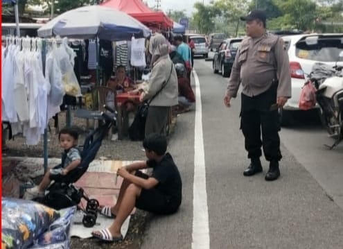 Berikan Rasa Aman Pengunjung Pasar Tiban, Polsek Sidomukti Lakukan Patroli Di JLS Kecandran Salatiga