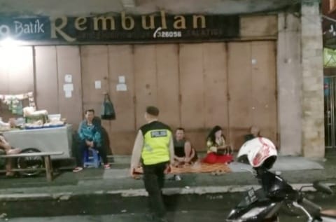 Jaga Kamtibmas Kondusif Di Bulan Ramadhan, Polsek Sidomukti Lakukan Patroli Blue Light