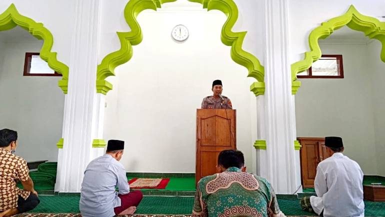 Kapolsek Sidomukti Himbau Jamaah Masjid Baiturrahman Ikut Aktif Menjaga Situasi Kamtibmas