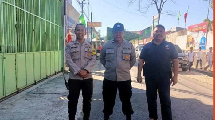 Anggota Polsek Tingkir Berikan Pengamanan Tasyakuran Walimatussafar Jamaah Calon Haji Di Kutowinangun