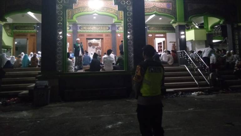 Bhabinkamtibmas Kalibening Hadiri Doa Bersama Pemberangkatan Haji Di Masjid Jami Al Muttaqien