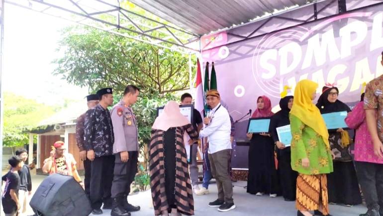 Dekatkan Dengan Dunia Pendidikan, Kapolsek Sidomukti Hadiri Deklarasi Sekolah Anak SD Muhammadiyah Plus Salatiga