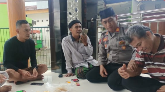Bina Kedekatan Dengan Warga Patroli Polsek Tingkir Silaturahmi Dengan Warga Gendongan Di Masjid Bismillah Abu Bakar As Sidiq