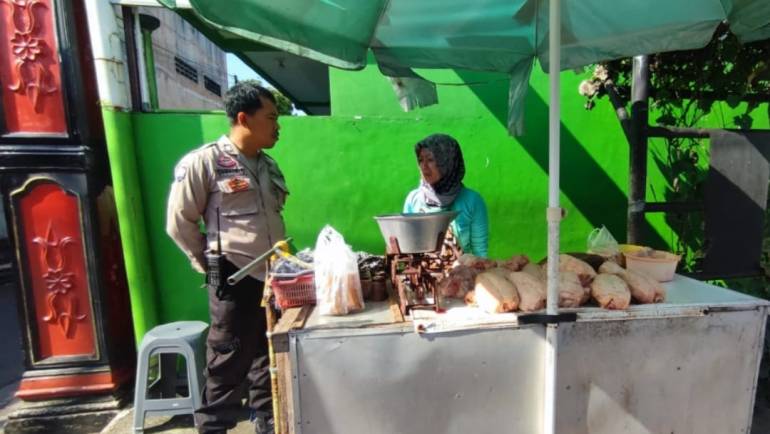 Cegah Penjualan Ayam Tiren Bhabinkamtibmas Mangunsari Tingkatkan Sambang Kewilayahan