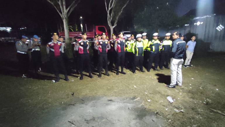 Kanit Reskrim Polsek Sidomukti Pimpin Apel Kesiapan Pengamanan  Alfalah Night Spectacular Di Lapangan Kecandran