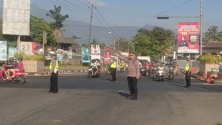 Kapolsek Sidomukti Pimpin Pengamanan Jalan Santai Yang Digelar DPD PKS Salatiga