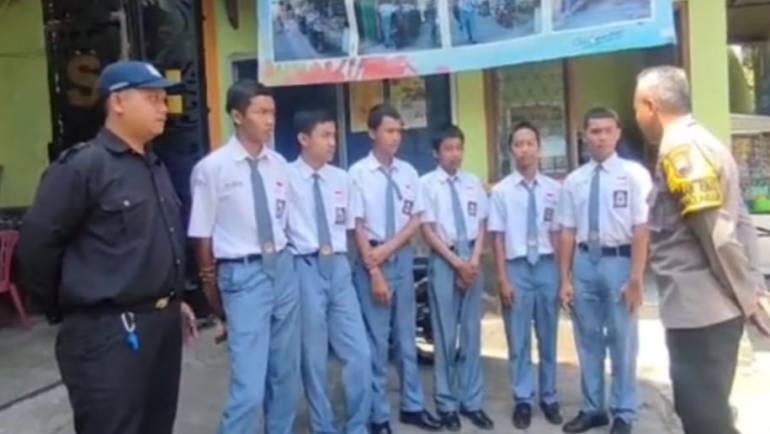 Bhabinkamtibmas Mangunsari Sosialisasikan Operasi Zerbra Candi 2023 Ke Pelajar SMK Saraswati