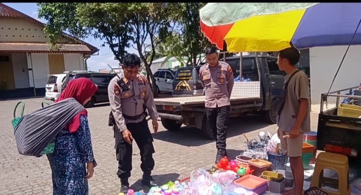 Patroli Polsek Tingkir Himbau Pedagang Pasar Tradisional Blauran Mewaspadai Kerawanan Kamtibmas