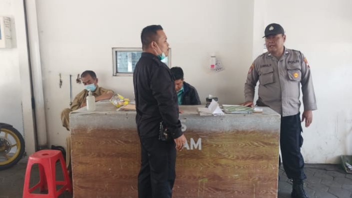 Sambangi RS Puri Asih Patroli Polsek Tingkir Ingatkan Security Tingkatkan Kewaspadaan Saat Bertugas