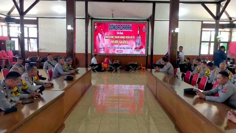 Sambut HUT Humas Polri Ke-72 Anggota Polres Salatiga Ikuti Aksi Donor Darah di Pendopo