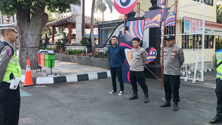 Kanit Lantas Polsek Sidomukti Pimpin Apel Kesiapan Pengamanan Bazar UMKM di Pemkot Salatiga