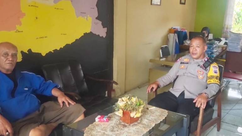 Silaturahmi Tokoh Masyarakat, Bhabinkamtibmas Kalicacing Himbau Warga Ikut Sukseskan Pemilu 2024
