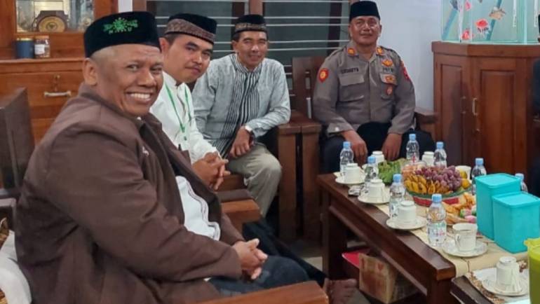 Anggota Polsek Sidomukti Himbau Warga Bijak Menggunakan Medsos