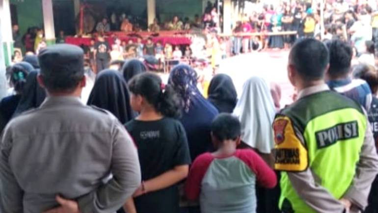 Polsek Sidomukti Berikan Pengamanan Pentas Seni Reog Krido Utomo Warga Gamol