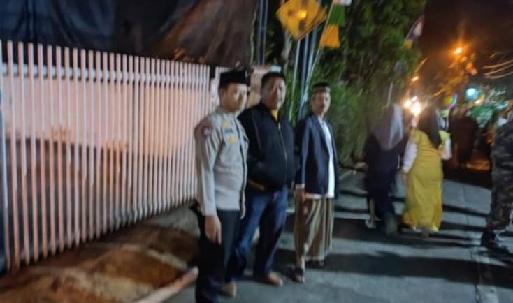 Anggota Polsek Tingkir Berikan Pengamanan Kegiatan Ittihatul Asna Bersholawat