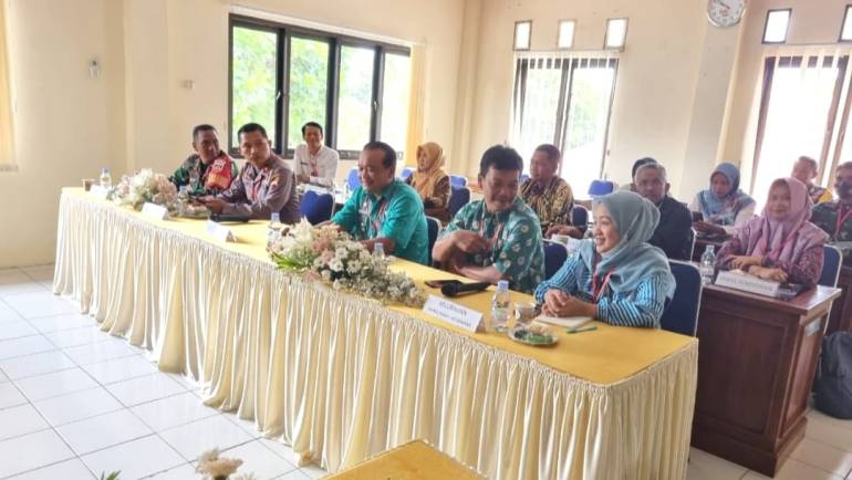 Kapolsek Sidomukti Hadiri Rakor Lintas Sektoral Tingkat Kecamatan Sidomukti Di Puskesmas Mangunsari