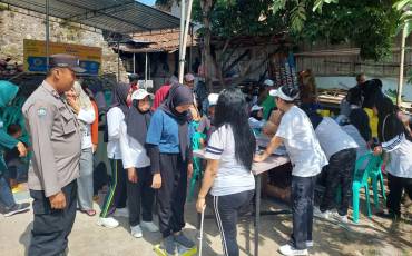 Hadiri Kegiatan Germas Dan Kelsi di Payaman, Bhabinkamtibmas Tingkir Tengah Ajak Warga Sukseskan Pemilu 2024